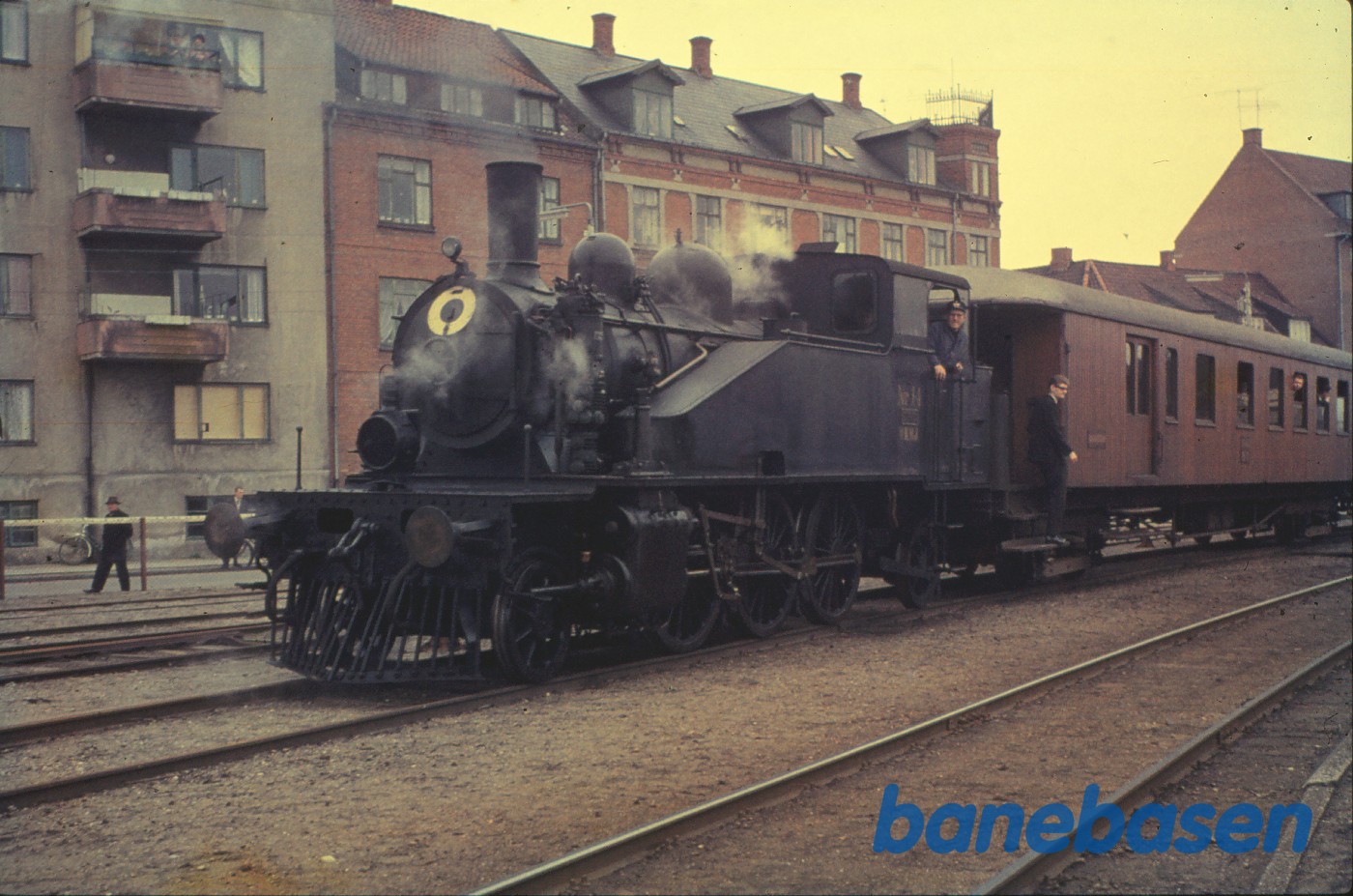 Damplokomotiv nr. 14 med udflugtstog for DJK på Svendborg-Nyborg banen Damplokomotiv nr. 14 med udflugtstog for DJK på Svendborg-Nyborg banen