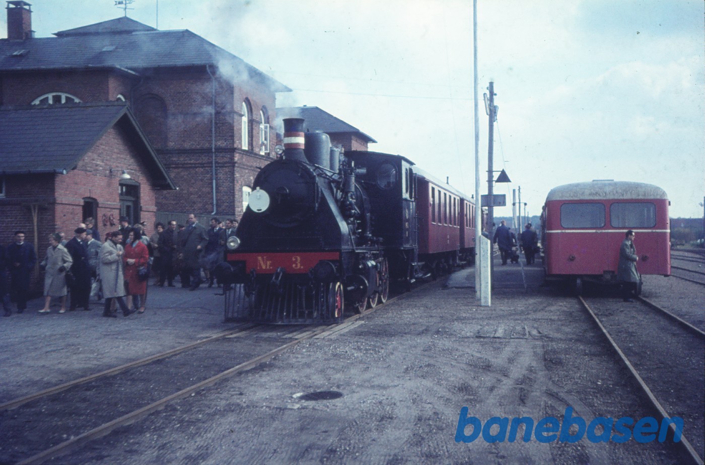 Damplokomotiv nr. 3 med udflugtstog for DJK/OMJK Damplokomotiv nr. 3 med udflugtstog for DJK/OMJK