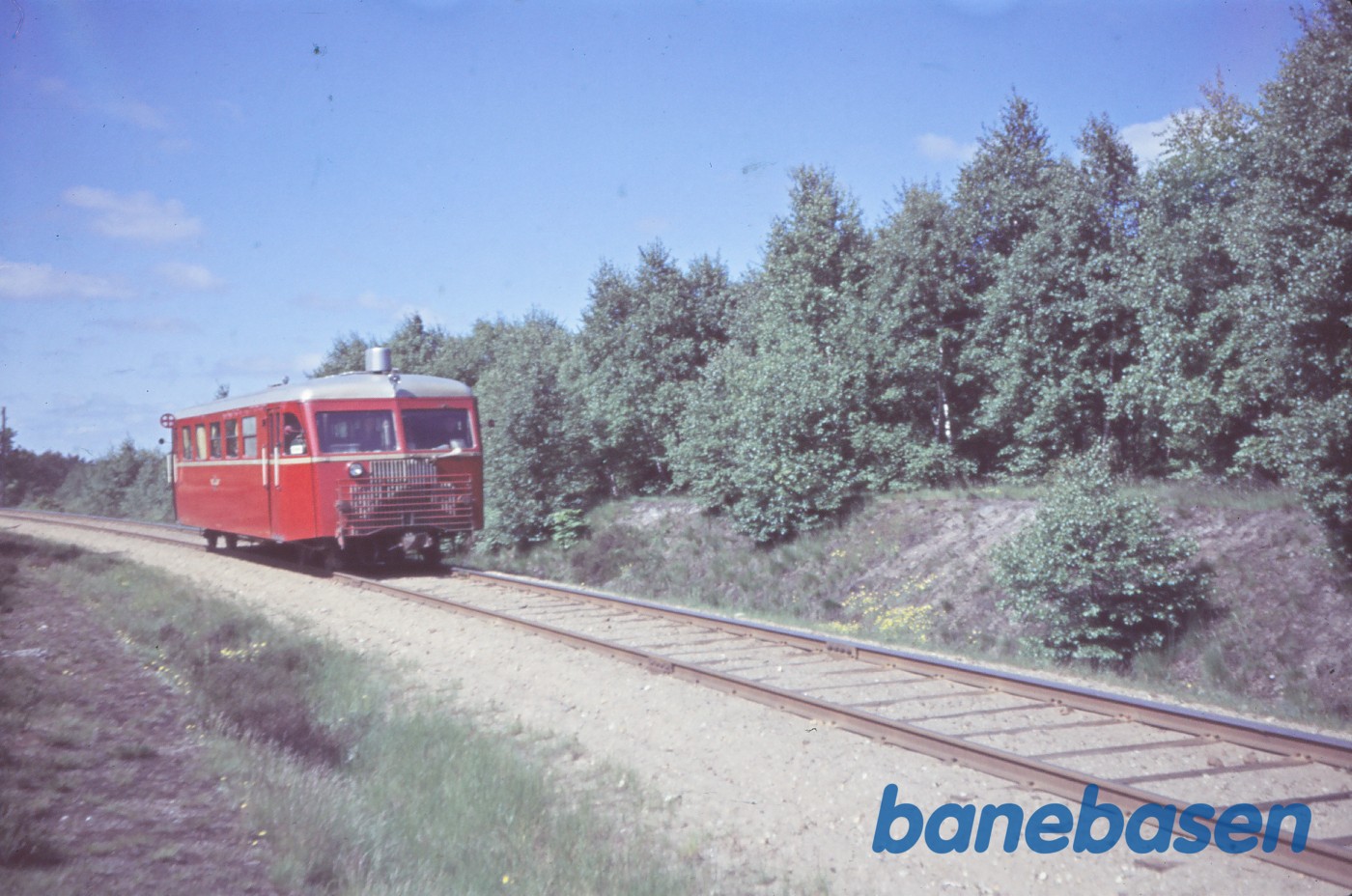 Skinnebus under indkørsel Skinnebus under indkørsel