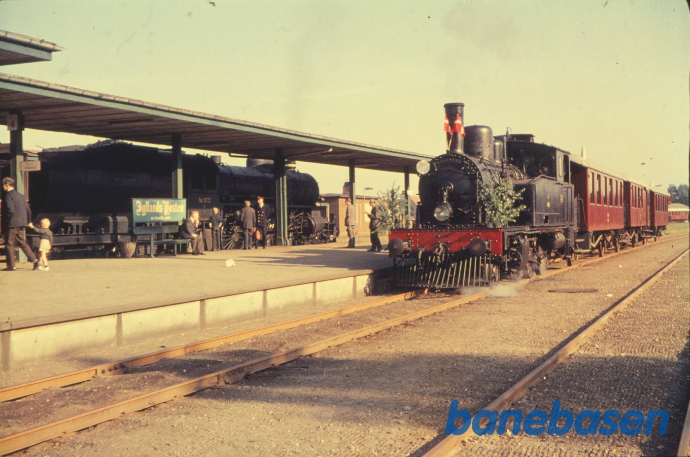 HOJ L 406 med udflugtstog for ??? udkørsel af restauranttog til Vrads ??? HOJ L 406 med udflugtstog for ??? udkørsel af restauranttog til Vrads ???