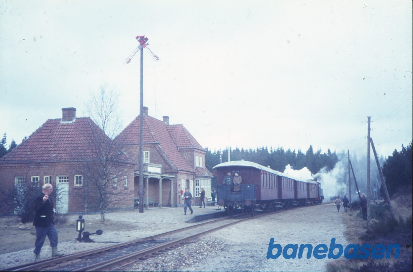 HOJ L 406 med DJK-udflugtstog HOJ L 406 med DJK-udflugtstog