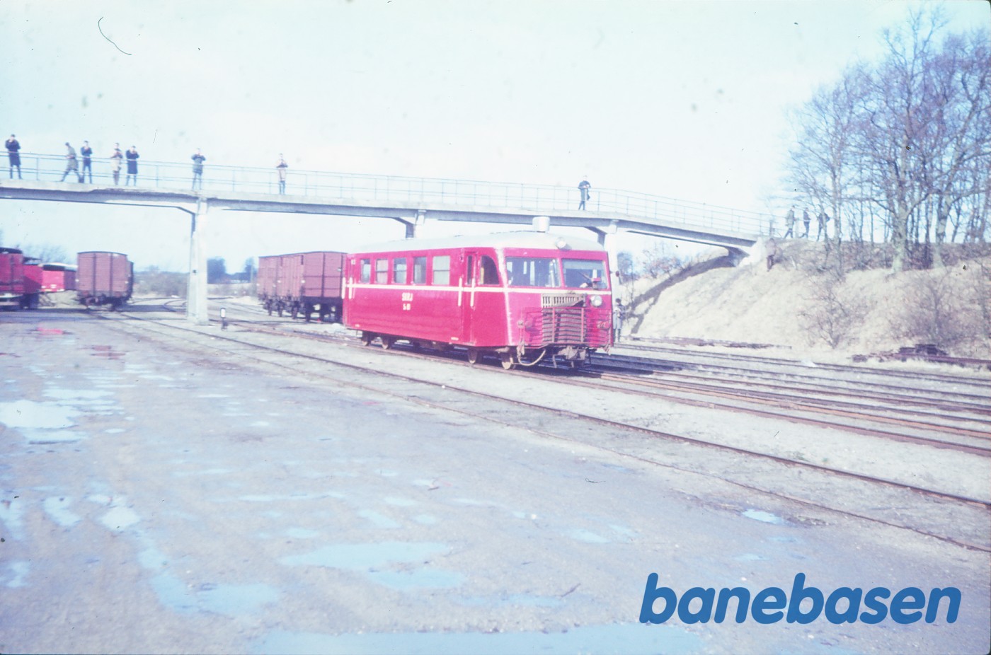 Kjellerup station, SM 83 under indkørsel Kjellerup station, SM 83 under indkørsel