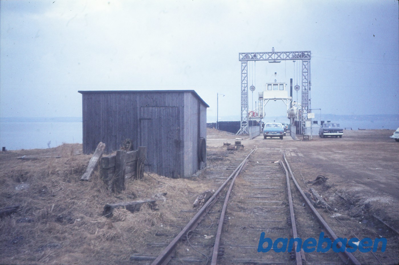Sundsøre station, M/F Hvalpsund i færgelejet Sundsøre station, M/F Hvalpsund i færgelejet