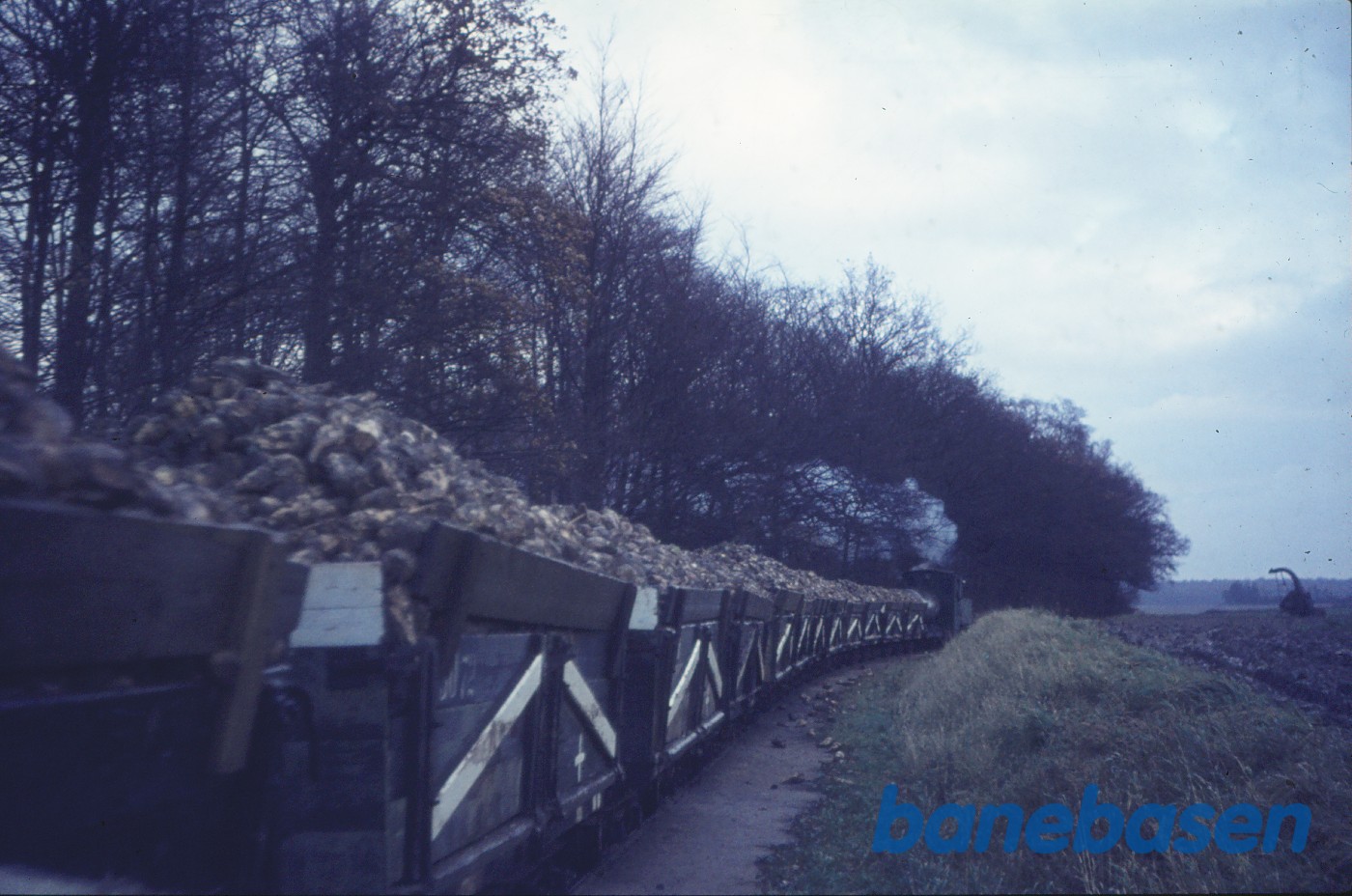 Roetog afgår fra opstillingssporene ved Søholt Roetog afgår fra opstillingssporene ved Søholt