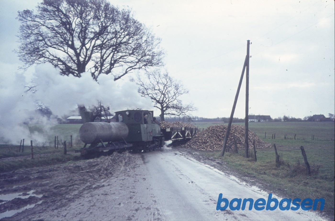 Rangering med roetog et sted på linjen Rangering med roetog et sted på linjen