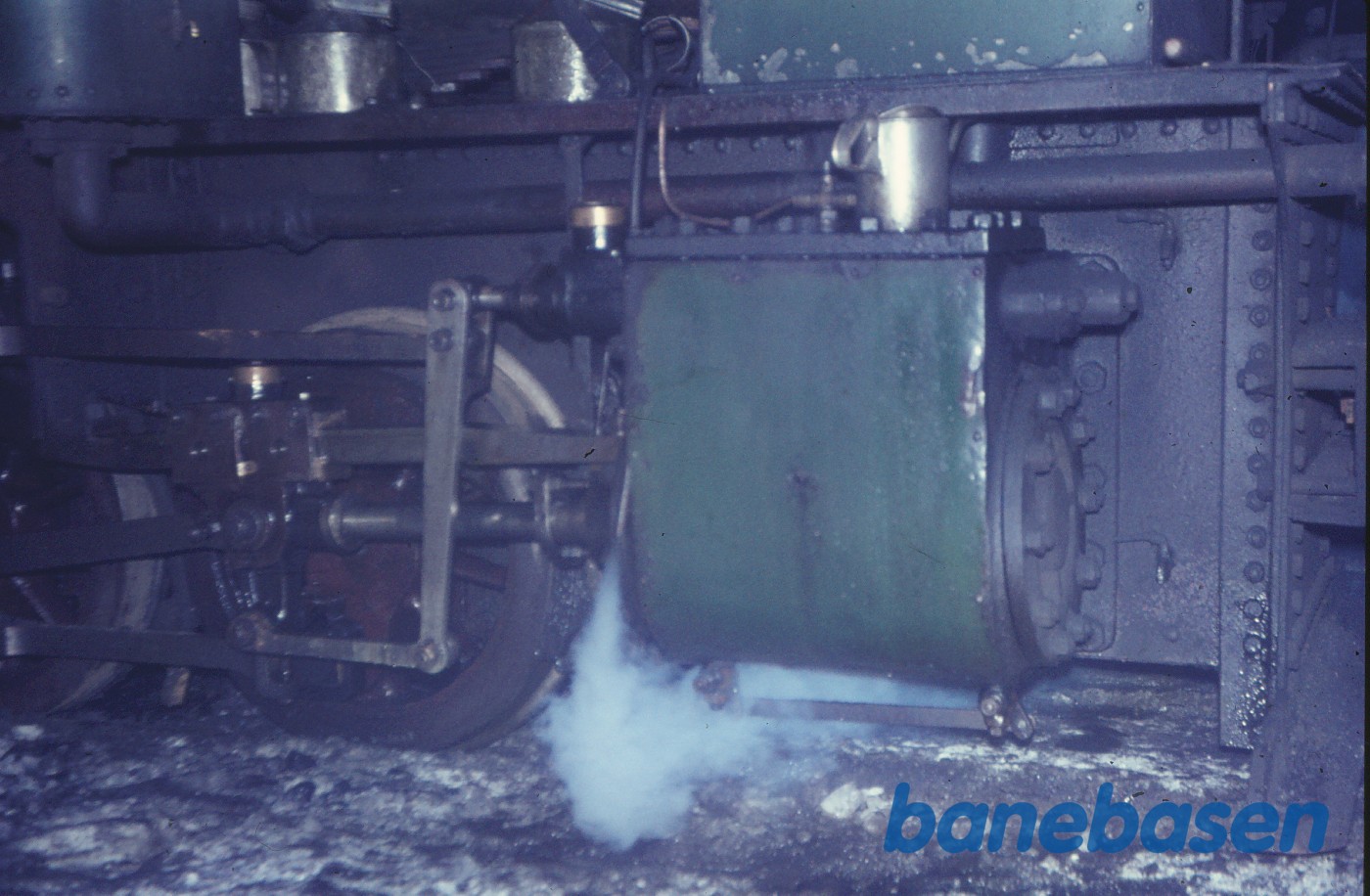 Damplokomotiv B 1, cylinder og gangtøj, højre side Damplokomotiv B 1, cylinder og gangtøj, højre side