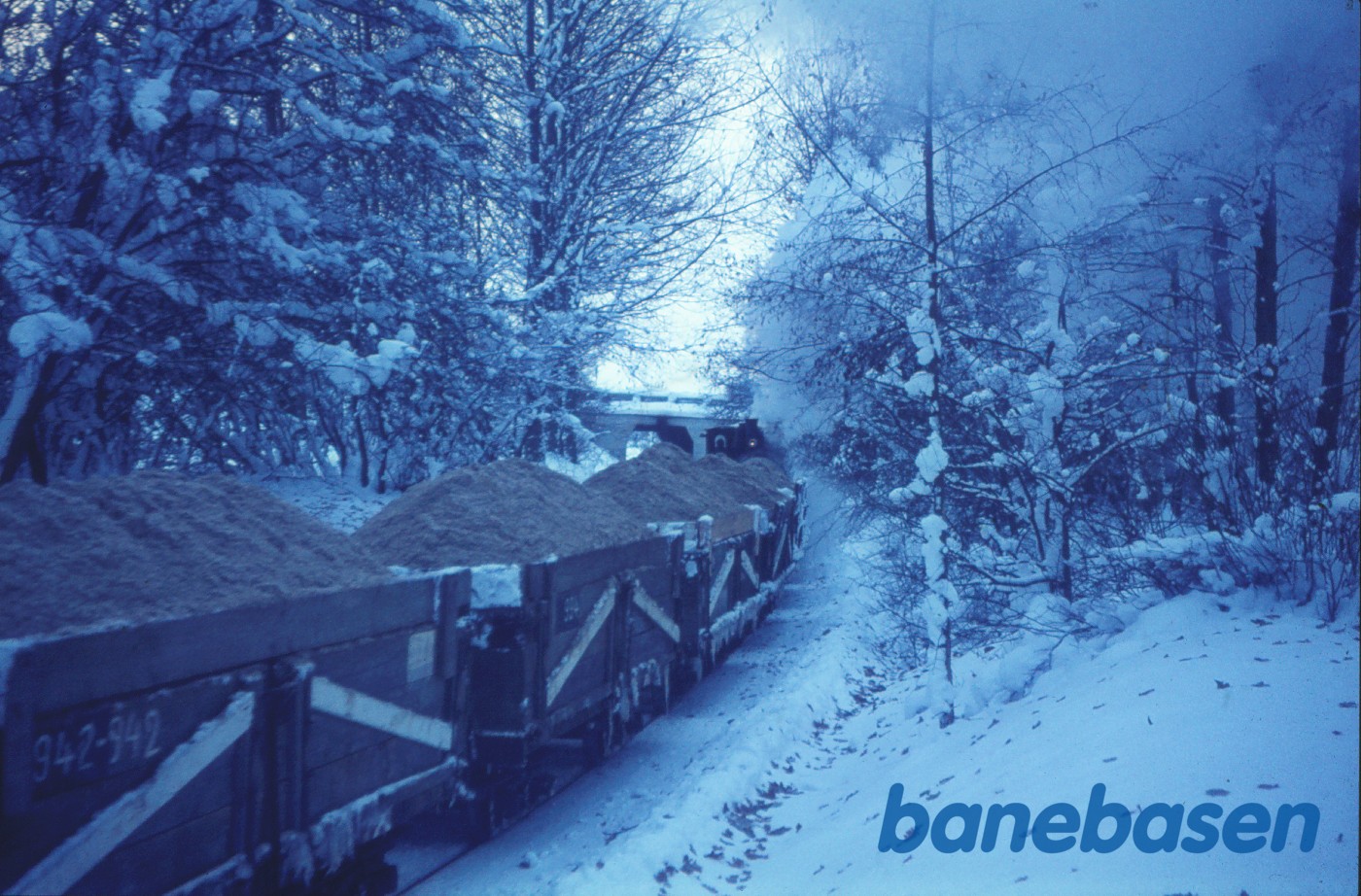 Tog på vej fra fabrikken med roeaffald, ved Stadionvej Tog på vej fra fabrikken med roeaffald, ved Stadionvej