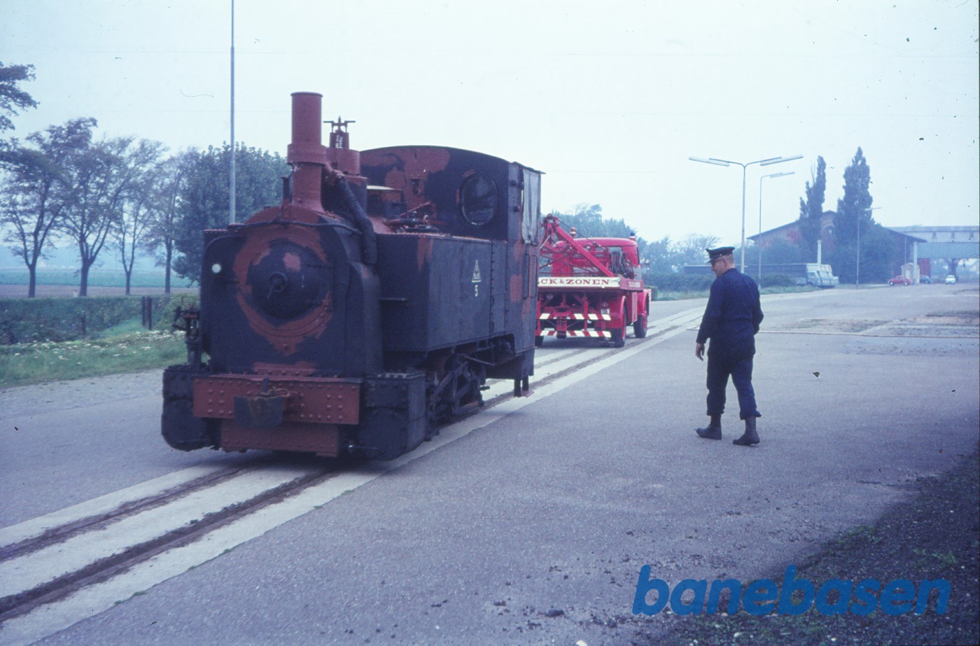 DdS-SS nr.5 trækkes af FALCK & ZONEN kranvogn DdS-SS nr.5 trækkes af FALCK & ZONEN kranvogn
