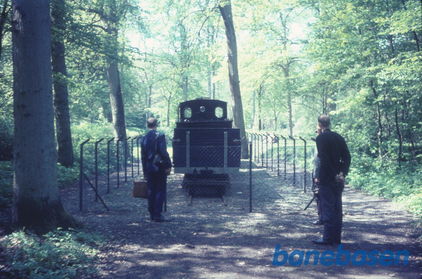 Damplokomotiv nr. 3 + vogne opstillet i "Byparken" Damplokomotiv nr. 3 + vogne opstillet i "Byparken"