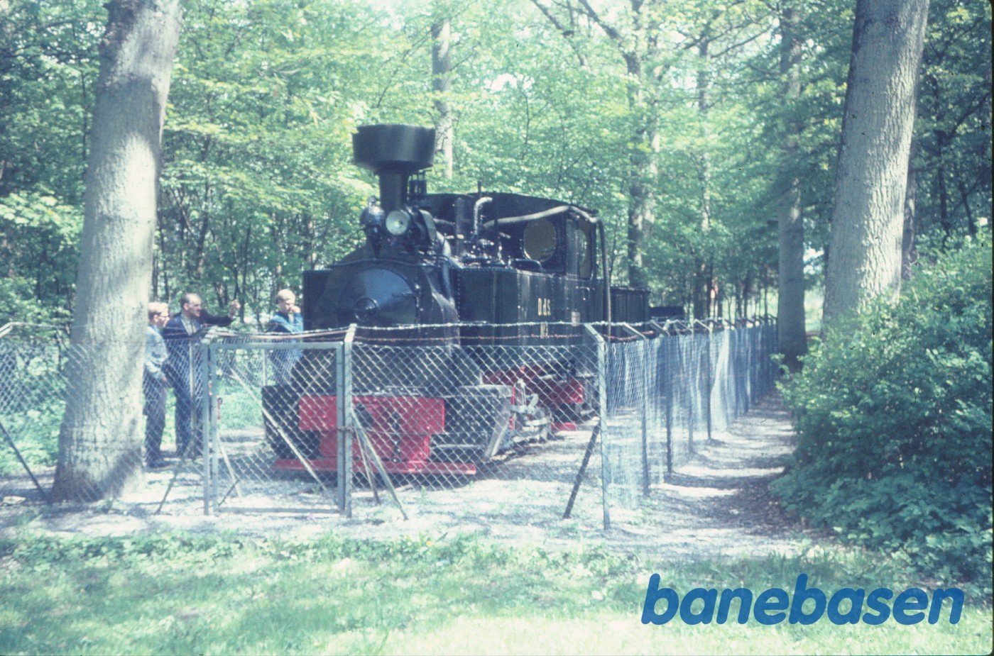 Damplokomotiv nr. 3 + vogne opstillet i "Byparken" Damplokomotiv nr. 3 + vogne opstillet i "Byparken"