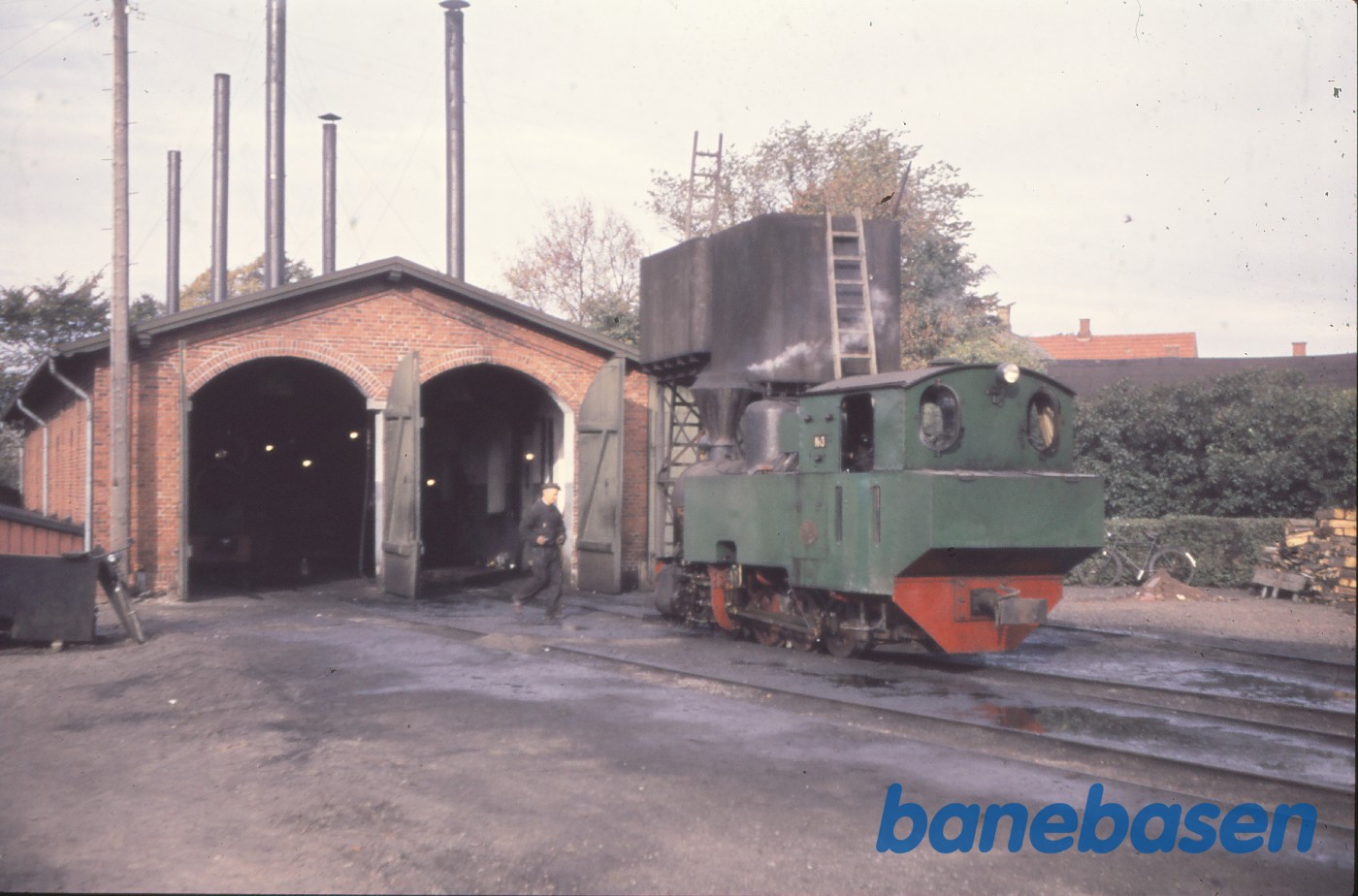 Damplokomotiv nr. 3 ved remisen Damplokomotiv nr. 3 ved remisen