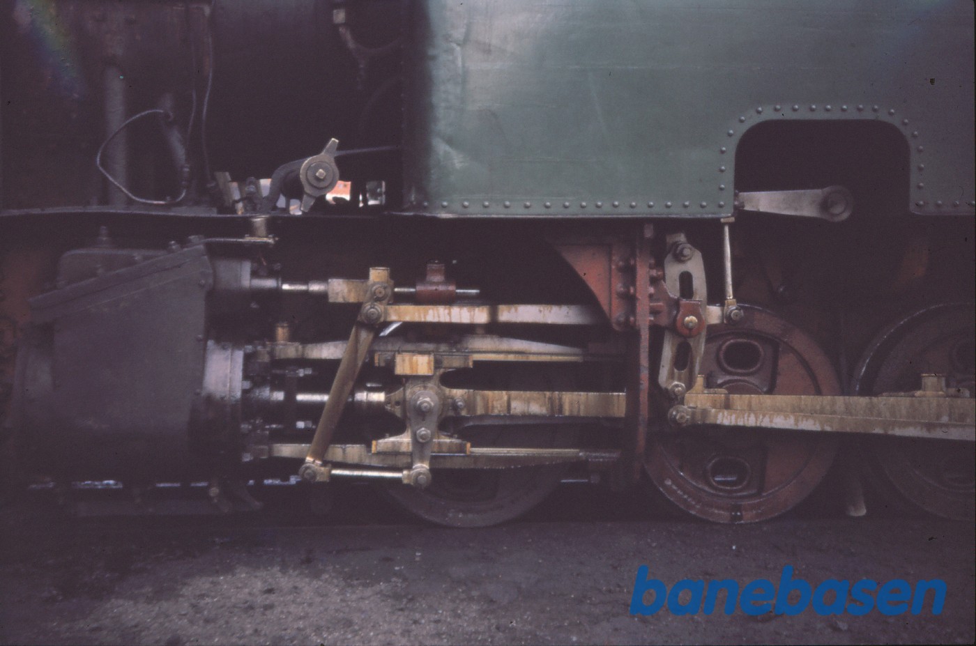 Damplokomotiv nr. 3, gangtøj og cylinder, venstre side Damplokomotiv nr. 3, gangtøj og cylinder, venstre side