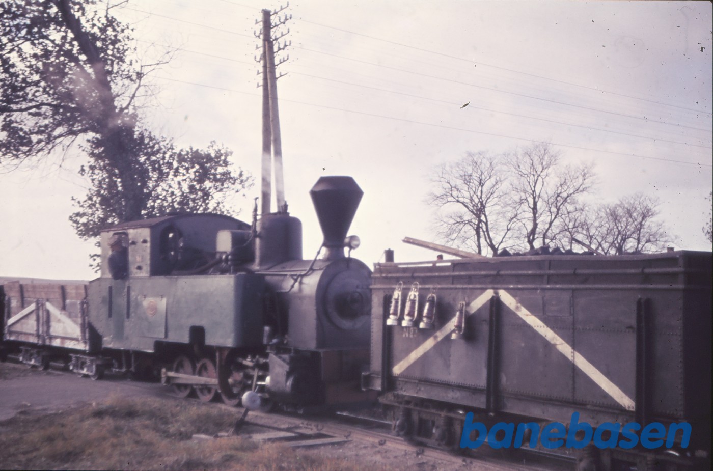 Damplokomotiv nr. 1 rangerer ude på linjen Damplokomotiv nr. 1 rangerer ude på linjen