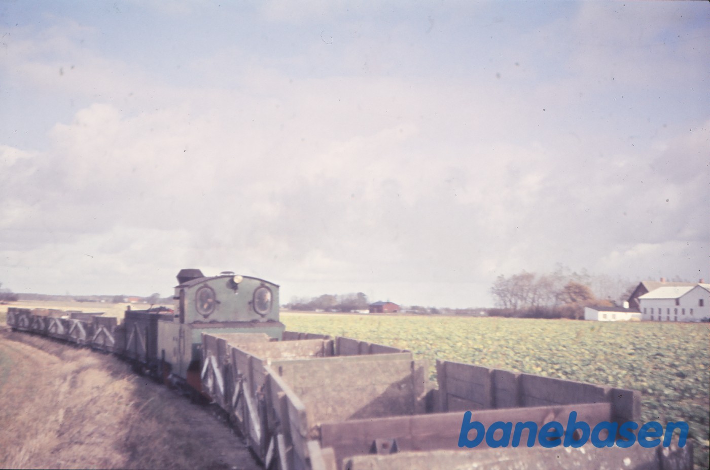 Damplokomotiv nr. 1 rangerer ude på linjen Damplokomotiv nr. 1 rangerer ude på linjen