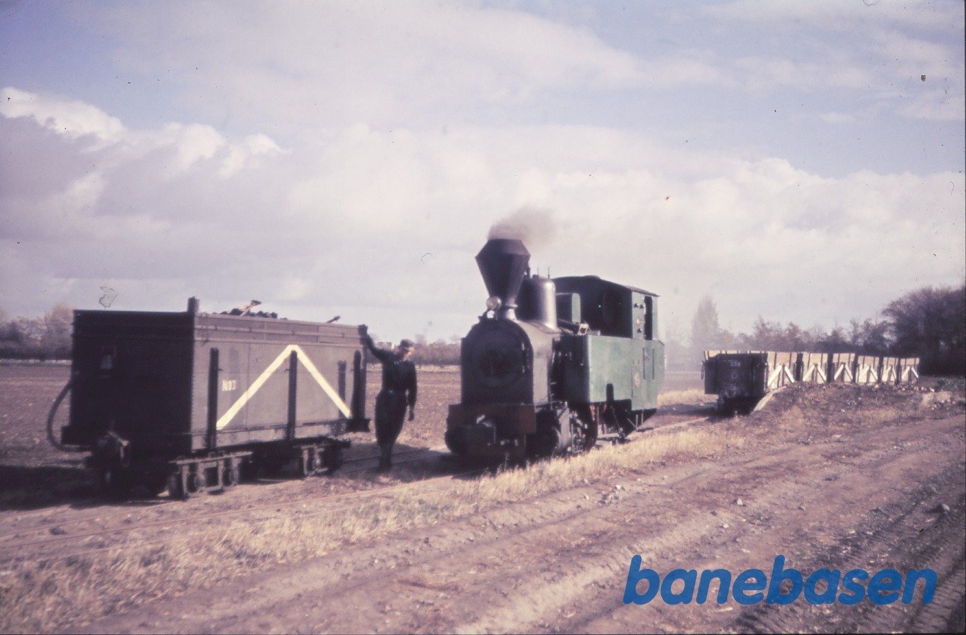 Damplokomotiv nr. 1 rangerer ude på linjen Damplokomotiv nr. 1 rangerer ude på linjen