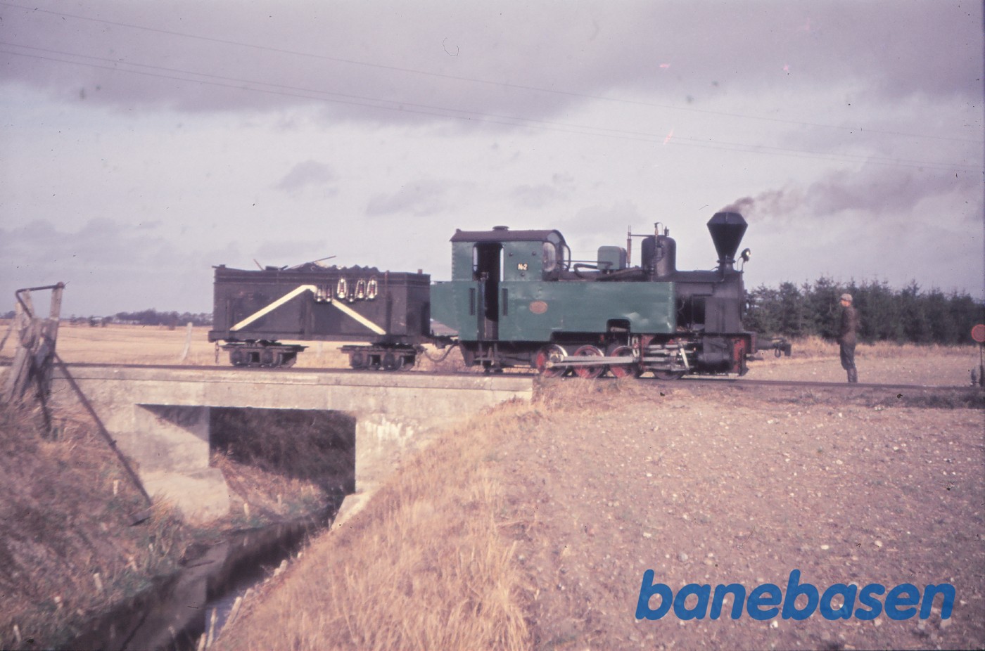 Damplokomotiv nr. 2 + vandvogn Damplokomotiv nr. 2 + vandvogn