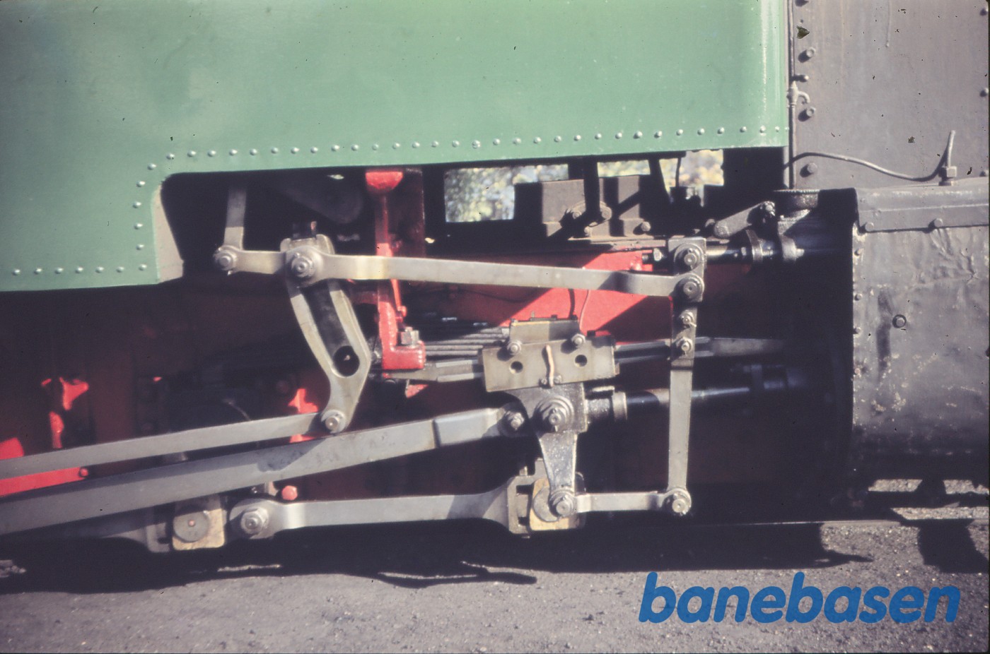 Damplokomotiv nr. 6, cylinder og gangtøj, højre side Damplokomotiv nr. 6, cylinder og gangtøj, højre side