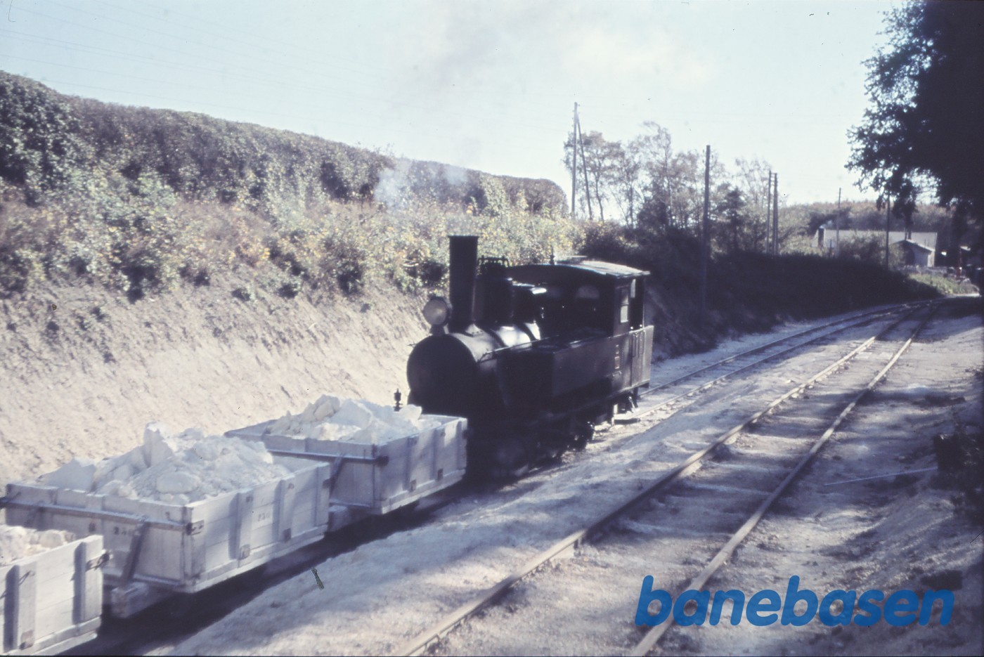 Damplokomotiv nr. 1 med tog fra kalkbruddet Damplokomotiv nr. 1 med tog fra kalkbruddet