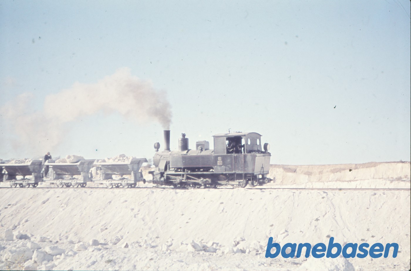 Damplokomotiv nr. 4 med tog i kalkbruddet Damplokomotiv nr. 4 med tog i kalkbruddet