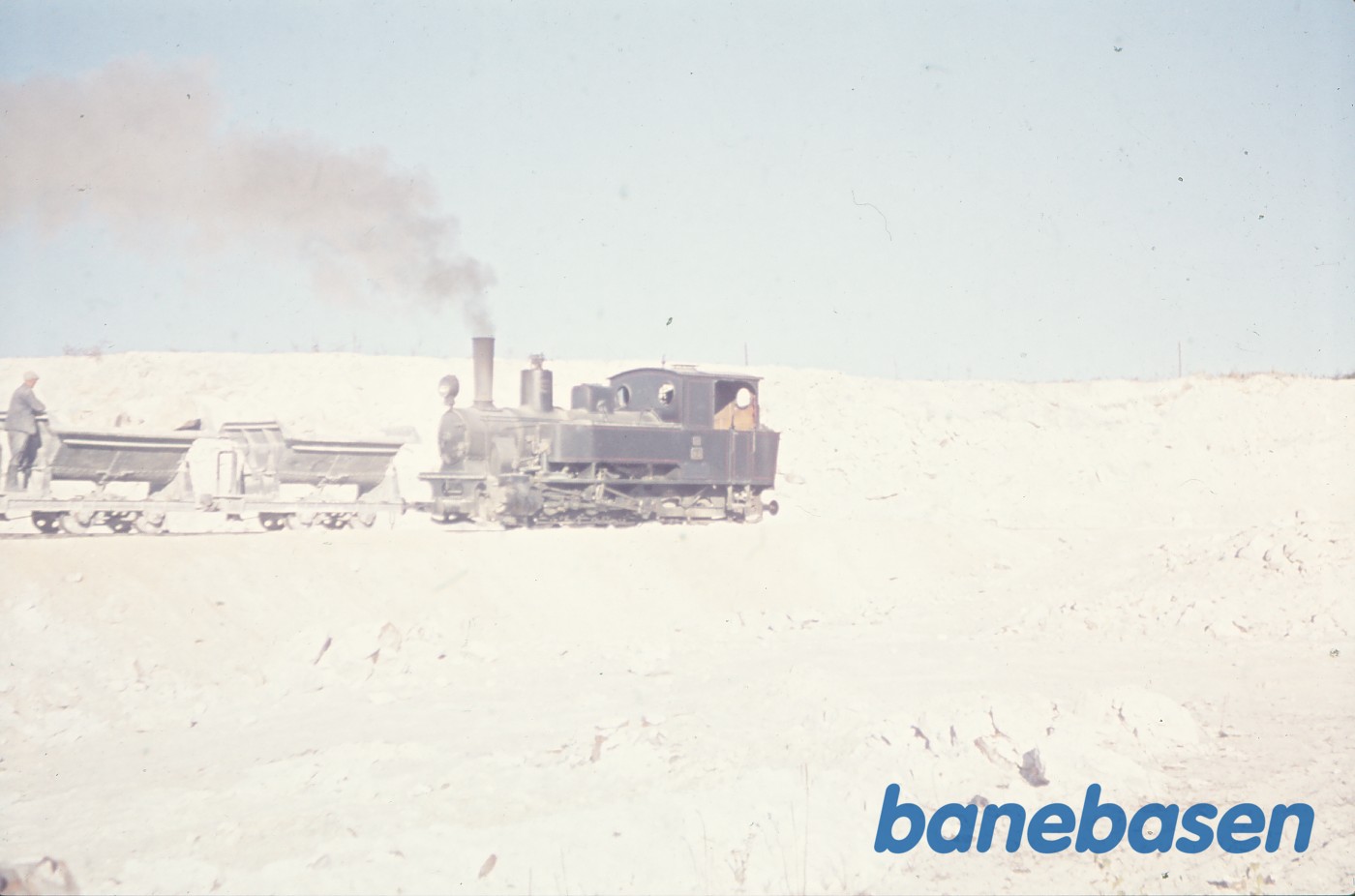 Damplokomotiv nr. 4 med tog i kalkbruddet Damplokomotiv nr. 4 med tog i kalkbruddet