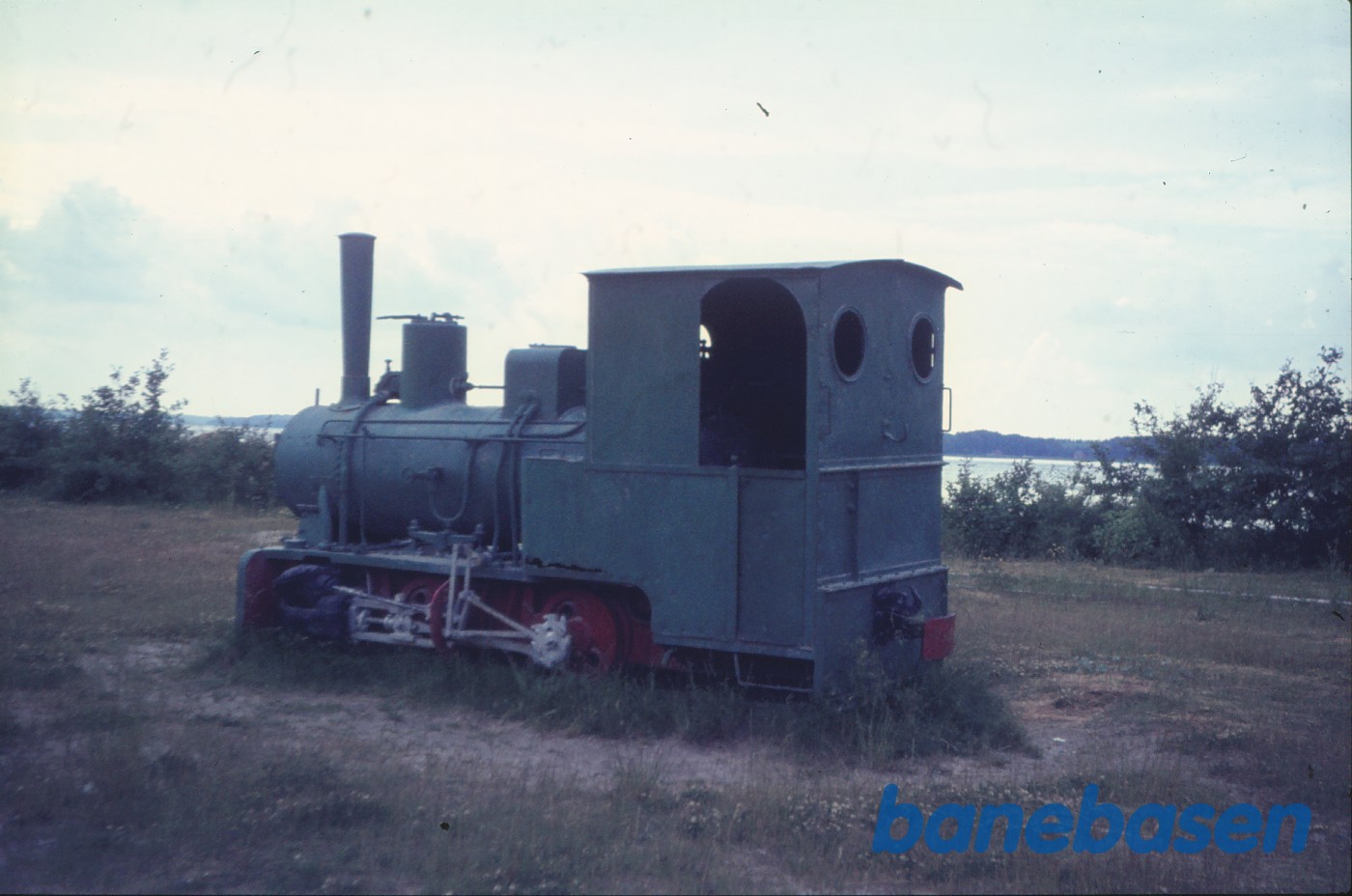 Damplokomotiv "Tine", Kraus 8477/1929, opstillet på legeplads Damplokomotiv "Tine", Kraus 8477/1929, opstillet på legeplads