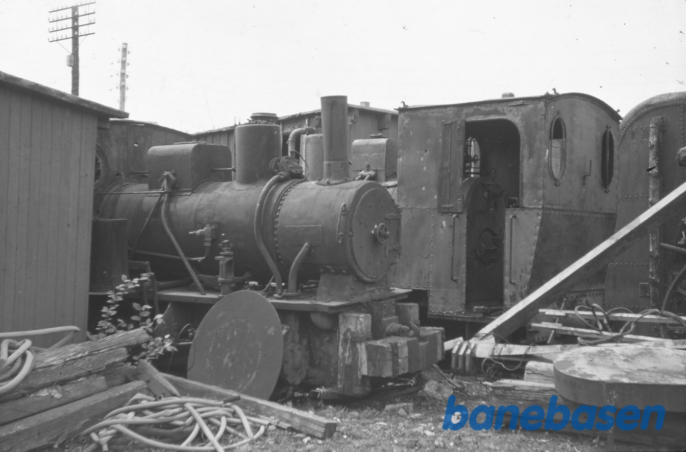 Damplokomotiv Krauss 6623/1912 (bagved står ukendt Henschel) Damplokomotiv Krauss 6623/1912 (bagved står ukendt Henschel)