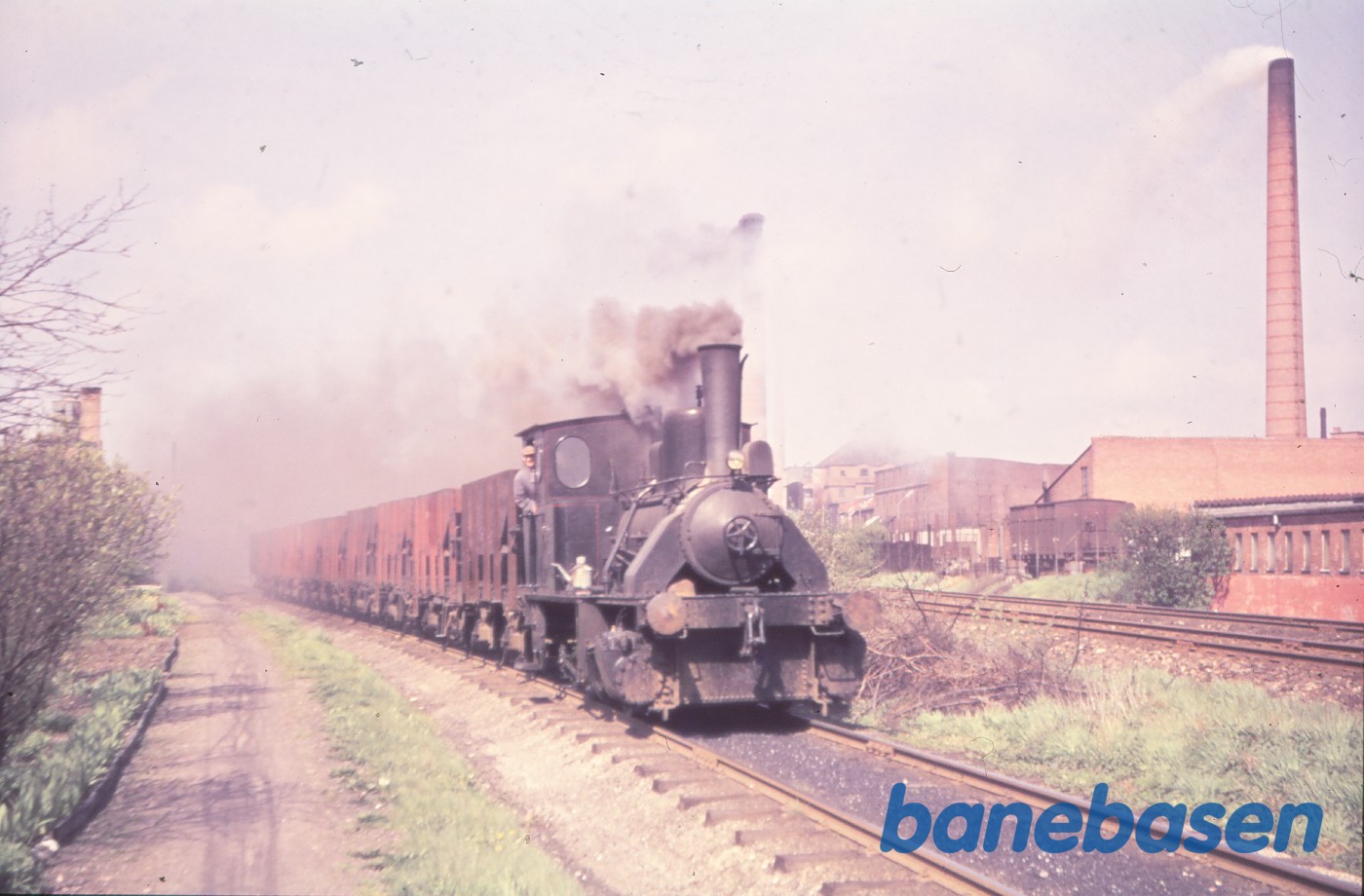 "Tomt" tog på vej mod havnen "Tomt" tog på vej mod havnen