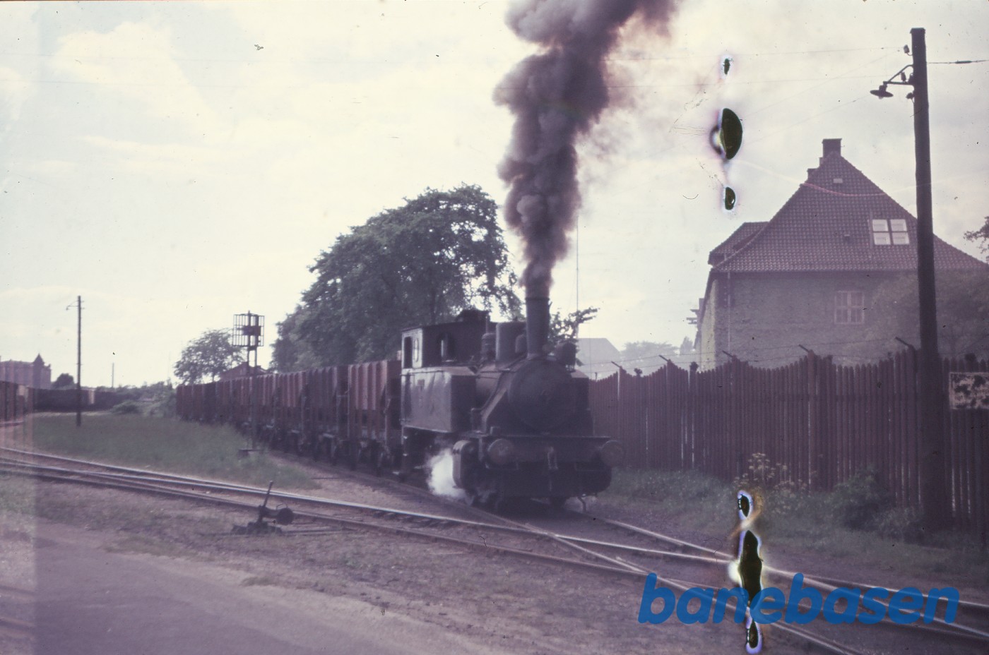 Damplokomotiv nr. 5 med tog til havnen Damplokomotiv nr. 5 med tog til havnen
