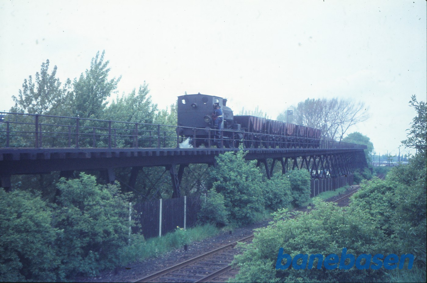 Damplokomotiv nr. 3 med tog til havnen på vej ned ad rampen Damplokomotiv nr. 3 med tog til havnen på vej ned ad rampen