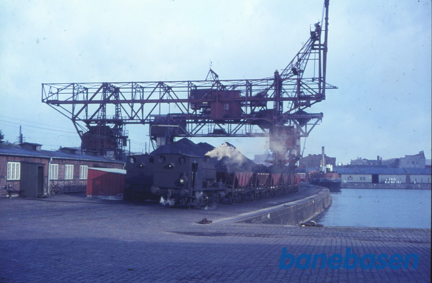 Tog på havnekajen Tog på havnekajen