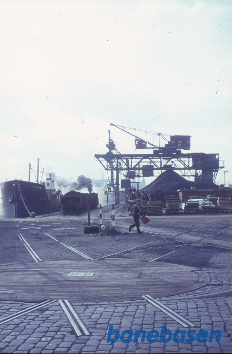 Tog på havnekajen Tog på havnekajen