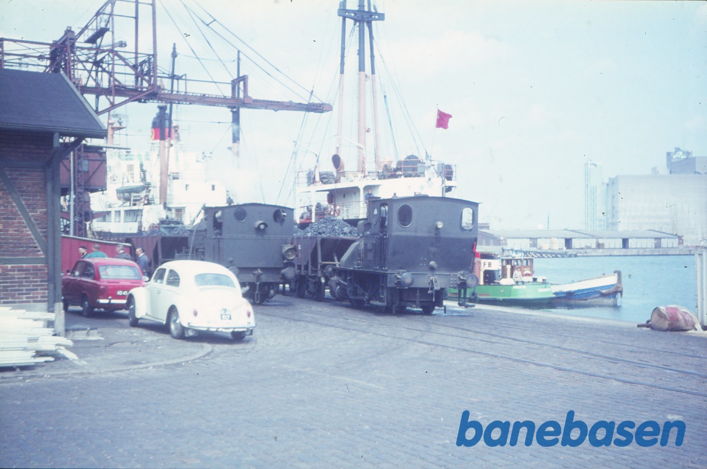 Tog på havnekajen Tog på havnekajen