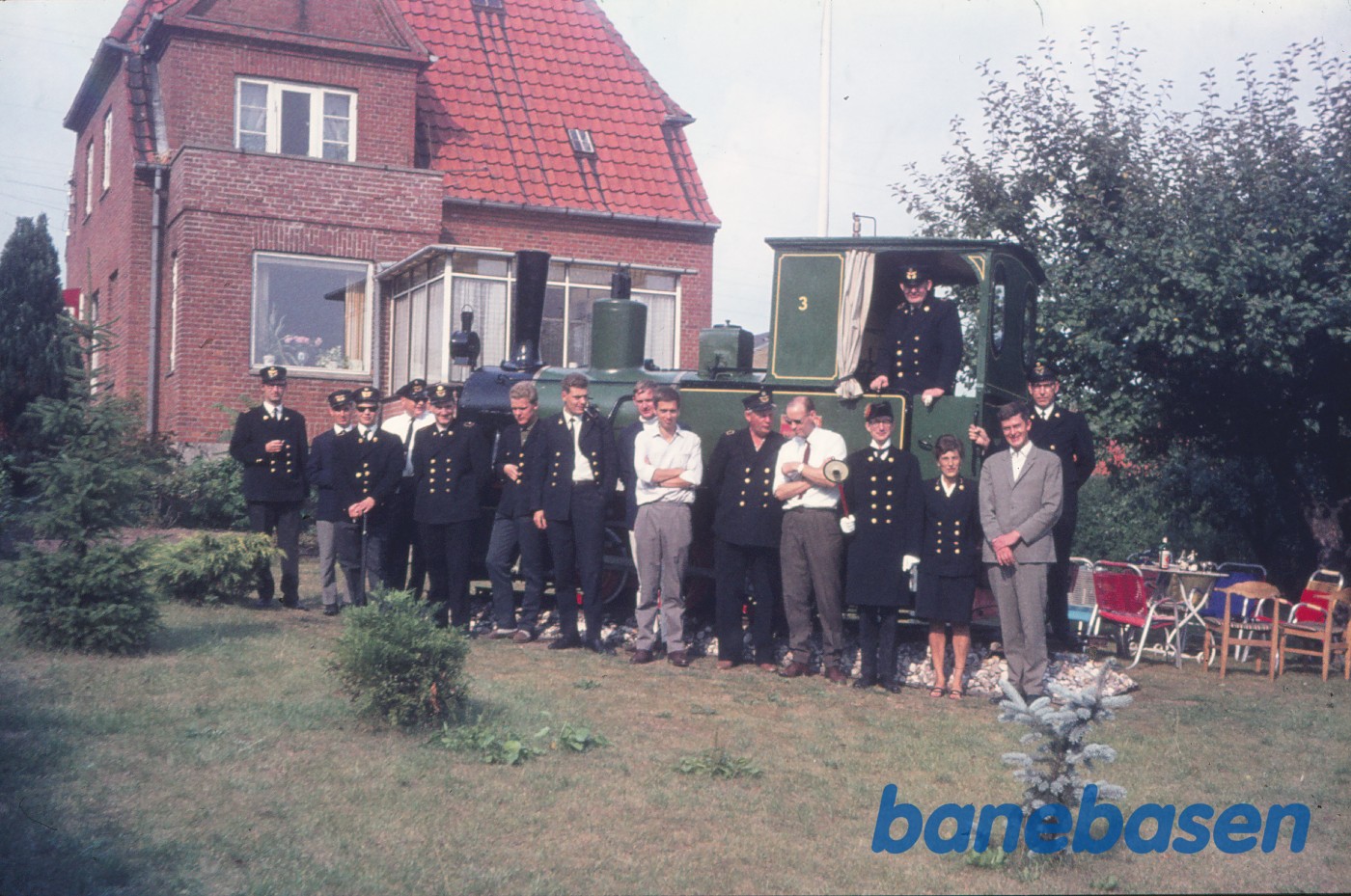 Personer opstillet foran Vildmosetilsynet nr. 3 (O&K 7459/1921) i Bjarne Jensen Personer opstillet foran Vildmosetilsynet nr. 3 (O&K 7459/1921) i Bjarne Jensen