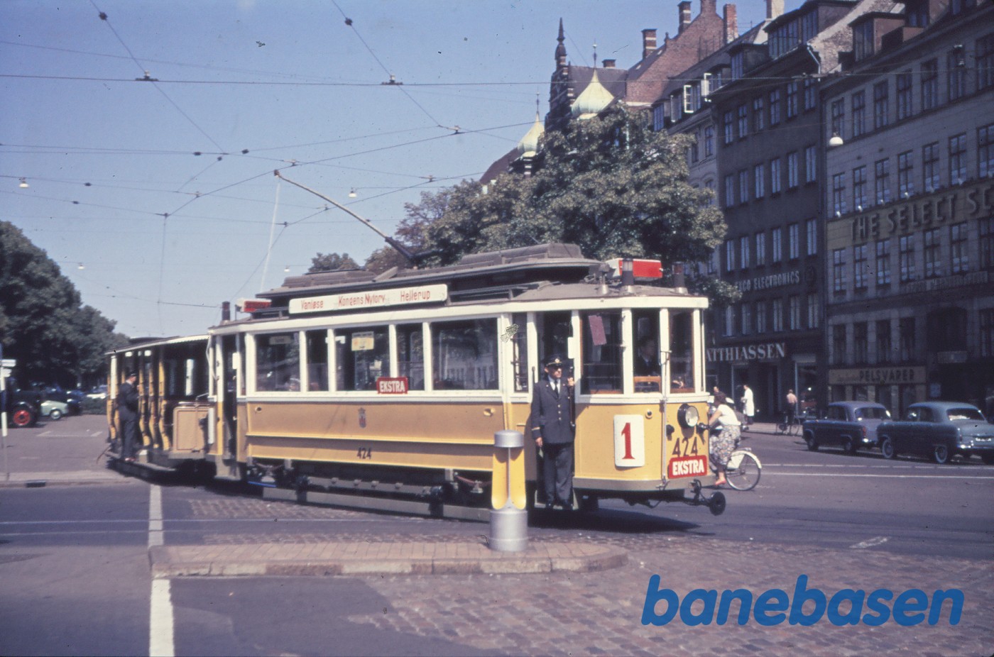 Motorvogn nr. 424 + bivogne nr. 1172 + 1046, særkørsel for MOROP-kongres Motorvogn nr. 424 + bivogne nr. 1172 + 1046, særkørsel for MOROP-kongres