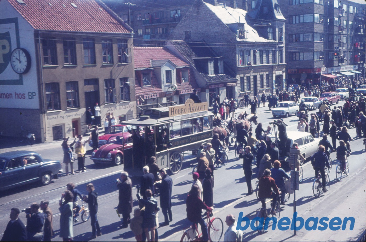 Sporvejskavalkade på Nørrebrogade i anledning af sporvognsdriftens ophør Sporvejskavalkade på Nørrebrogade i anledning af sporvognsdriftens ophør