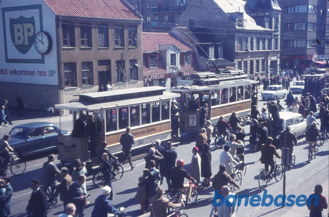 Sporvejskavalkade på Nørrebrogade i anledning af sporvognsdriftens ophør Sporvejskavalkade på Nørrebrogade i anledning af sporvognsdriftens ophør