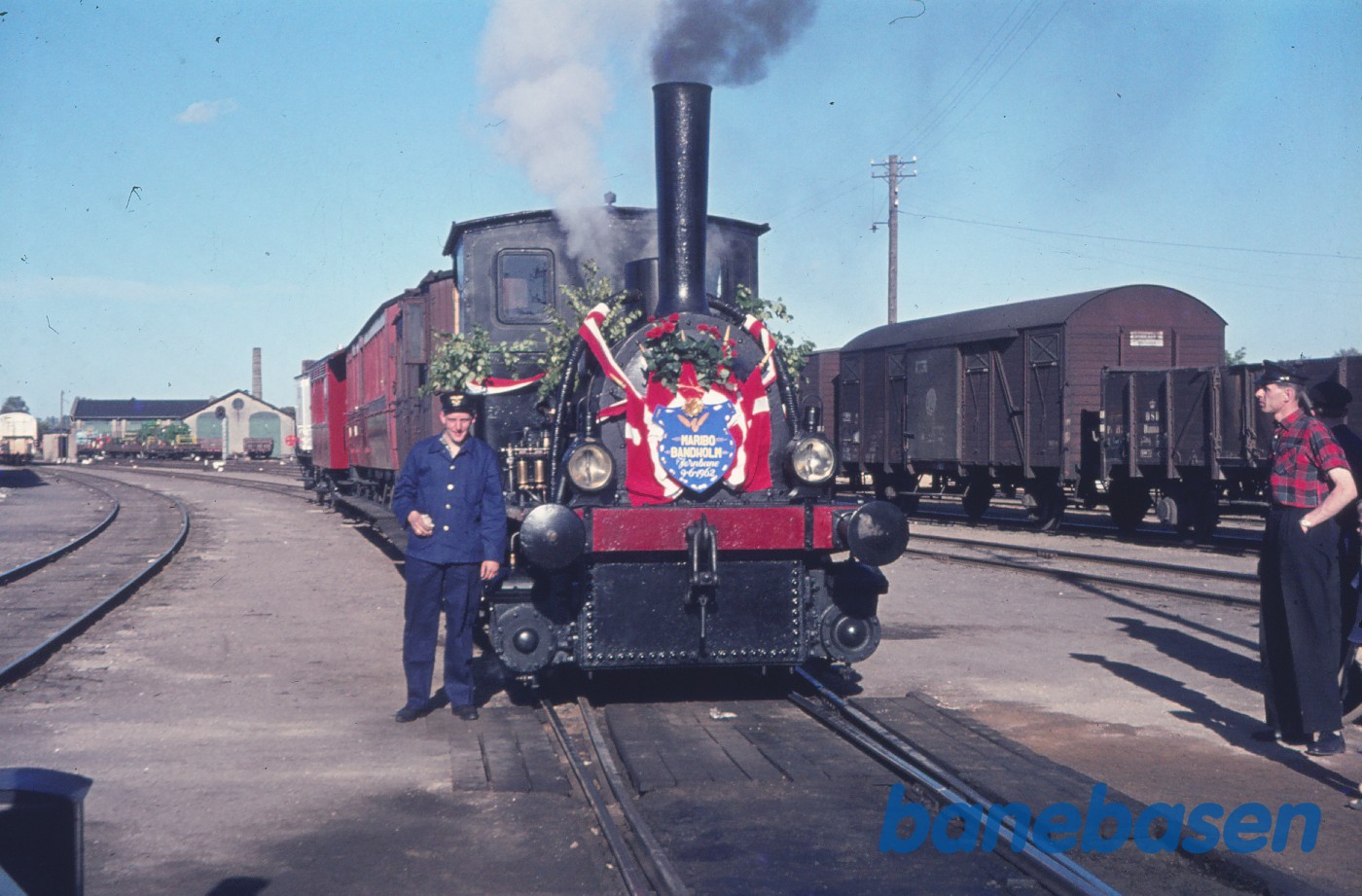 ØSJS nr. 3 med indvielsestog (for indbudte gæster) Maribo-Bandholm, Svend Jørgensen tv. ØSJS nr. 3 med indvielsestog (for indbudte gæster) Maribo-Bandholm, Svend Jørgensen tv.