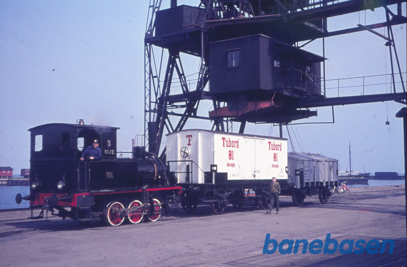 ØSJS nr. 3 henter kul ØSJS nr. 3 henter kul