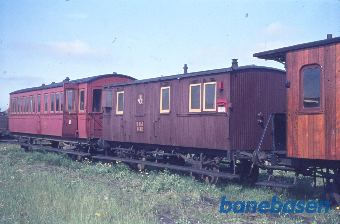 Post-og rejsegodsvogn HHJ D 32 + personvogn NFJ A 7 Post-og rejsegodsvogn HHJ D 32 + personvogn NFJ A 7