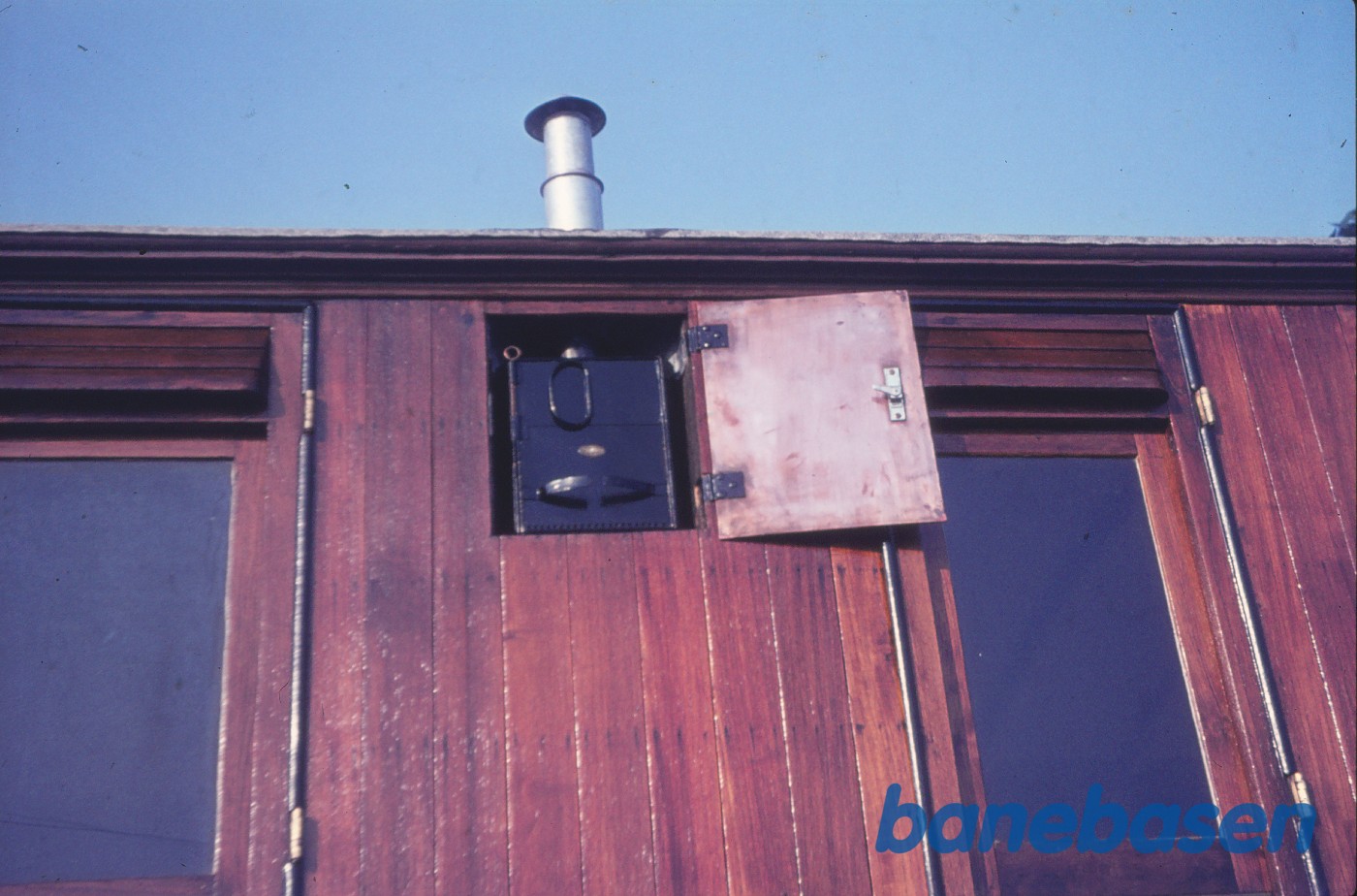 "Varmeapparat" under taget på ØSJS D 11 "Varmeapparat" under taget på ØSJS D 11