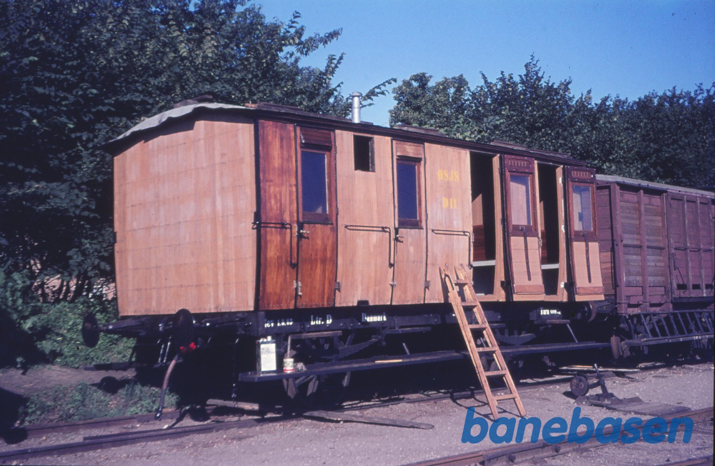 Personvogn ØSJS D 11 under istandsættelse Personvogn ØSJS D 11 under istandsættelse