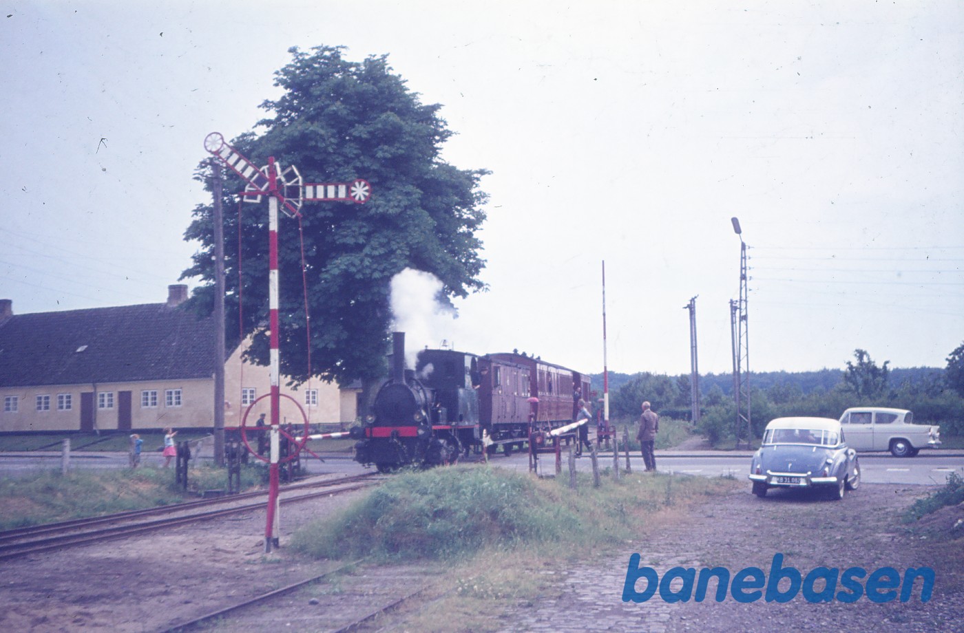 ØSJS nr. 3 med veterantoget, signalet er fra Viemose (KB) ØSJS nr. 3 med veterantoget, signalet er fra Viemose (KB)