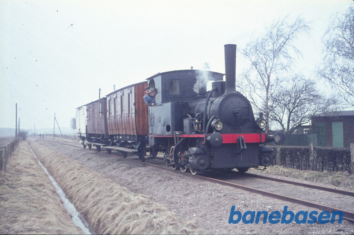 ØSJS nr. 3 med veterantoget, signalet er fra Viemose (KB) ØSJS nr. 3 med veterantoget, signalet er fra Viemose (KB)