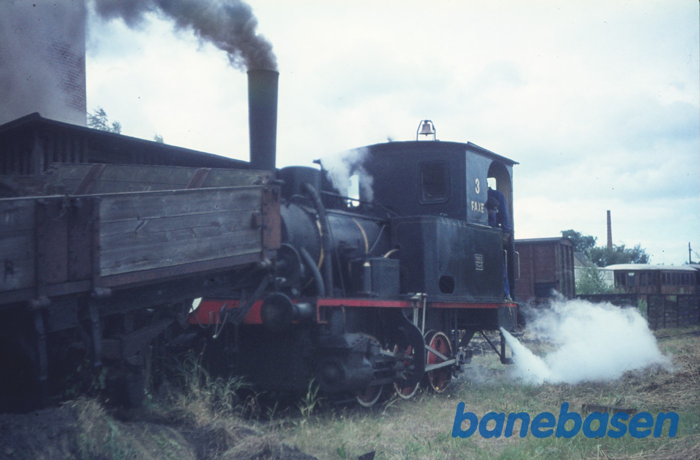 ØSJS nr. 3 + afsporet LJ NL 570 ØSJS nr. 3 + afsporet LJ NL 570