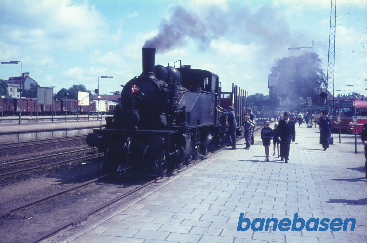 OKMJ nr. 14 + TF-vogn med NFJ-skinnebil OKMJ nr. 14 + TF-vogn med NFJ-skinnebil