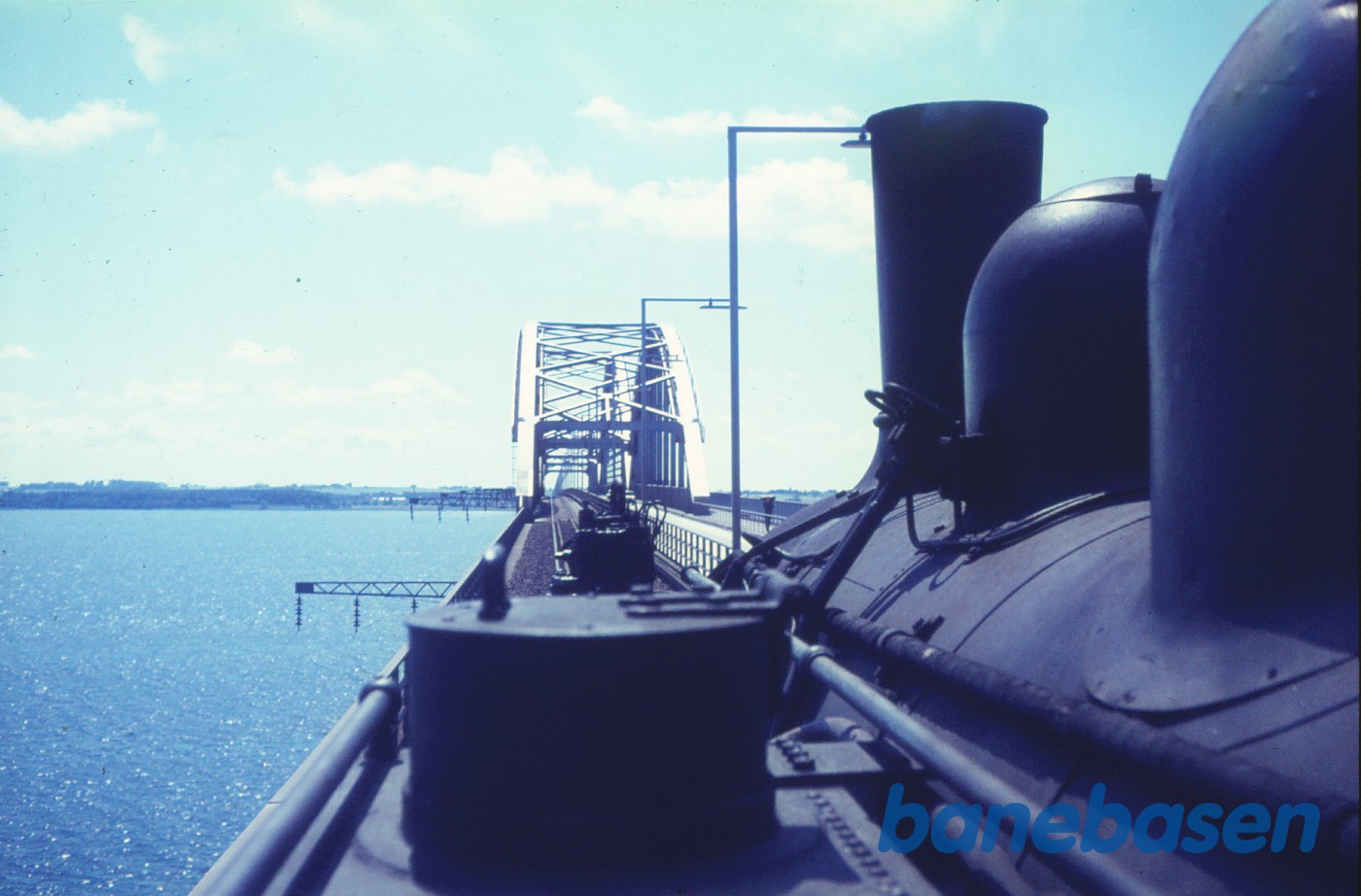 OKMJ nr. 14 på vej over Storstrømsbroen OKMJ nr. 14 på vej over Storstrømsbroen