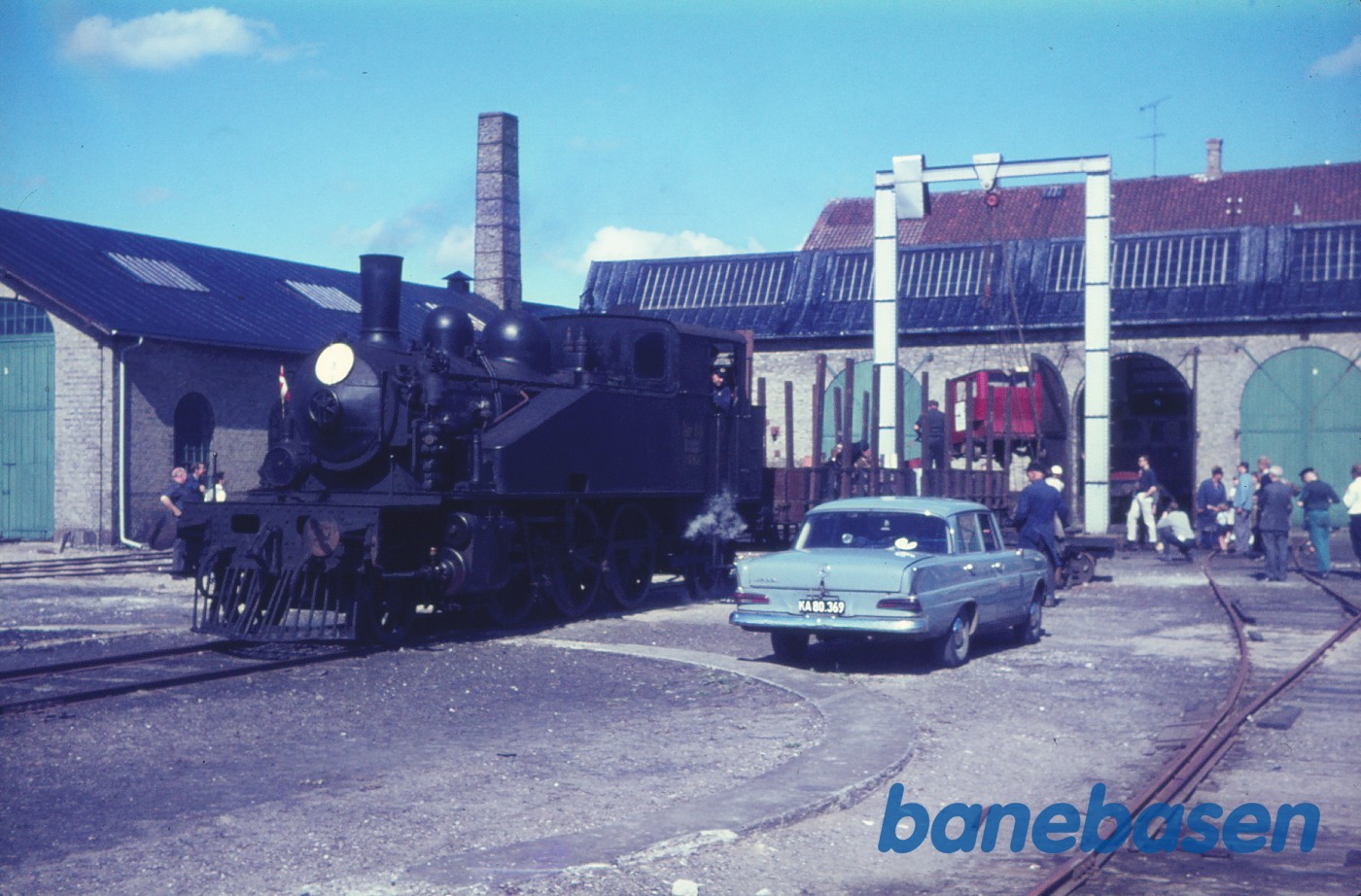 OKMJ nr. 14 + TF-vogn med NFJ-skinnebil OKMJ nr. 14 + TF-vogn med NFJ-skinnebil