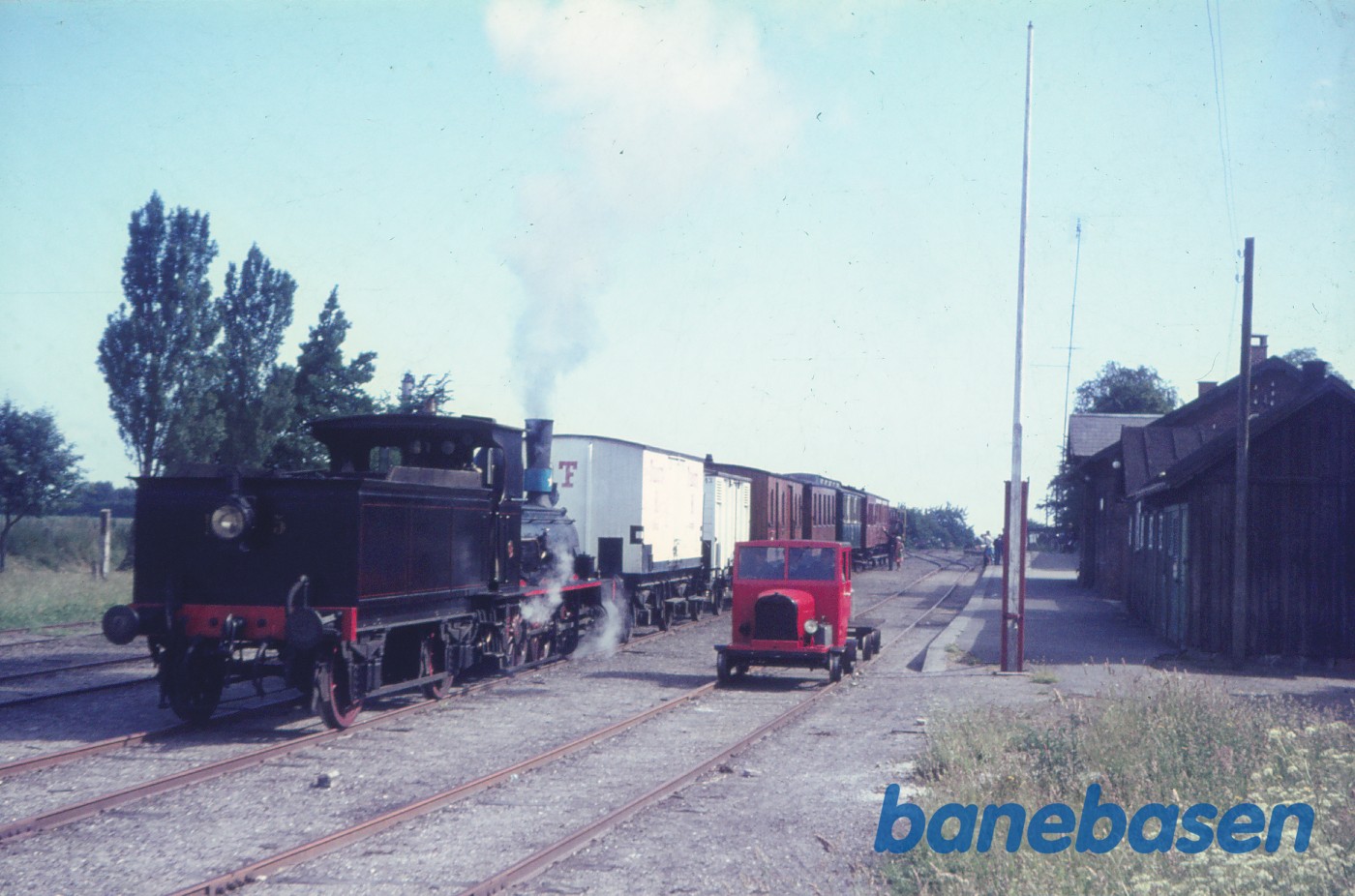 OHJ nr. 5 med veterantog + NFJ-skinnebil i.f.m. filmoptagelser OHJ nr. 5 med veterantog + NFJ-skinnebil i.f.m. filmoptagelser