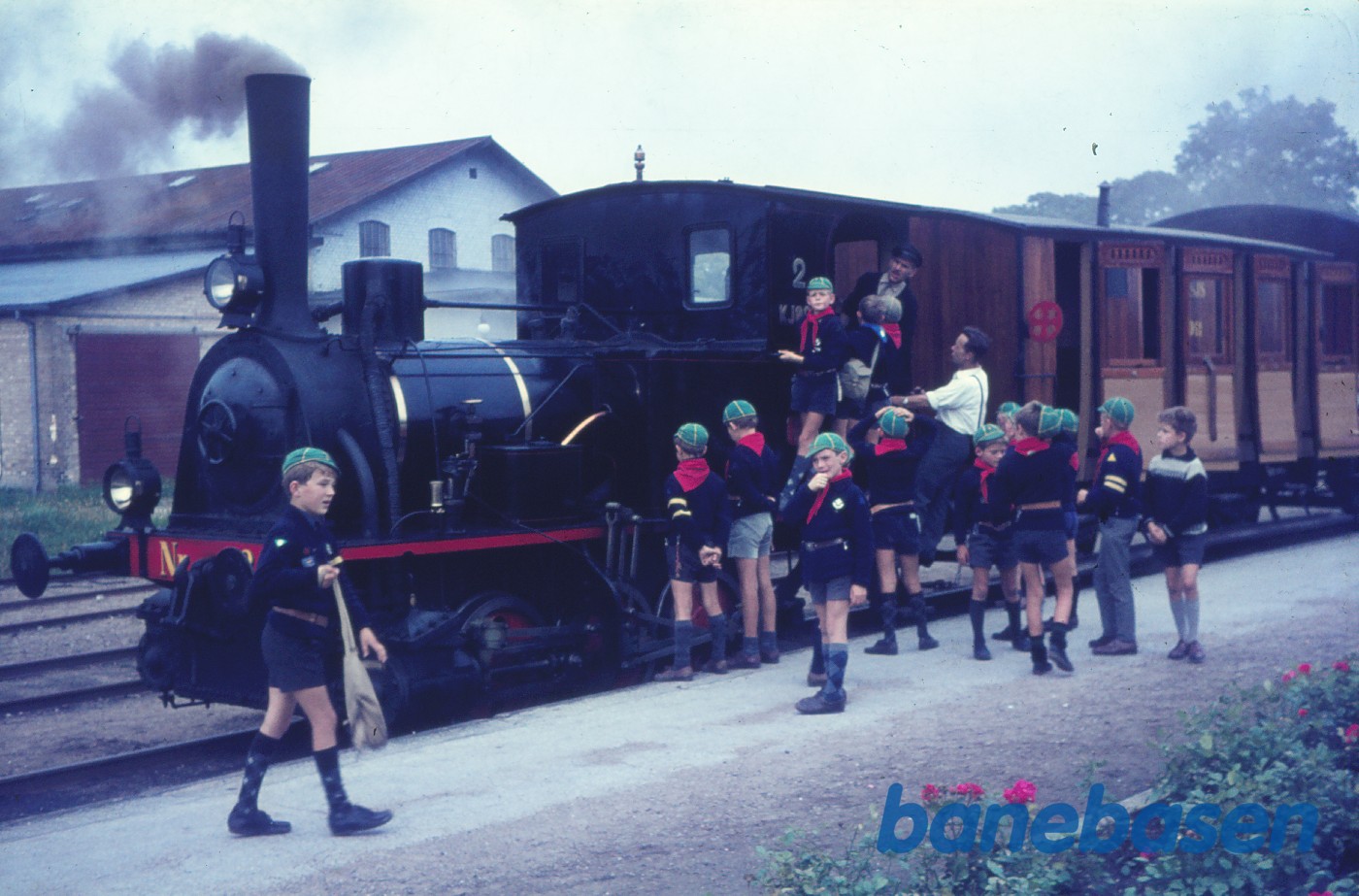 ØSJS nr. 2 omgivet af spejdere ØSJS nr. 2 omgivet af spejdere