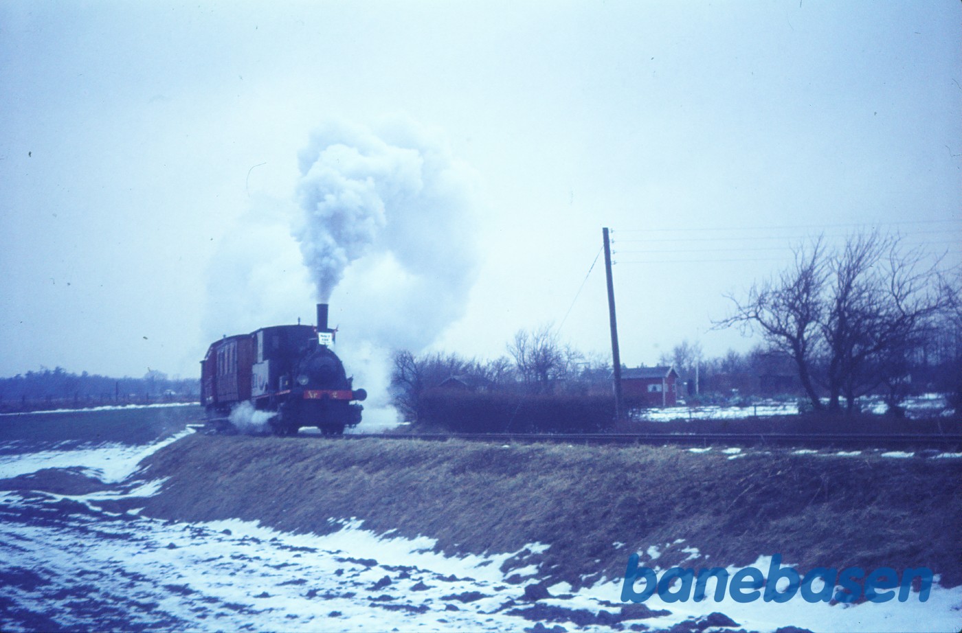 ØSJS nr. 2 med særtog for K.Balling Engelsen på sidesporet til KBE ØSJS nr. 2 med særtog for K.Balling Engelsen på sidesporet til KBE